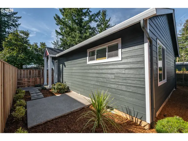 6215 SE Knapp ST #B, Portland, OR 97206