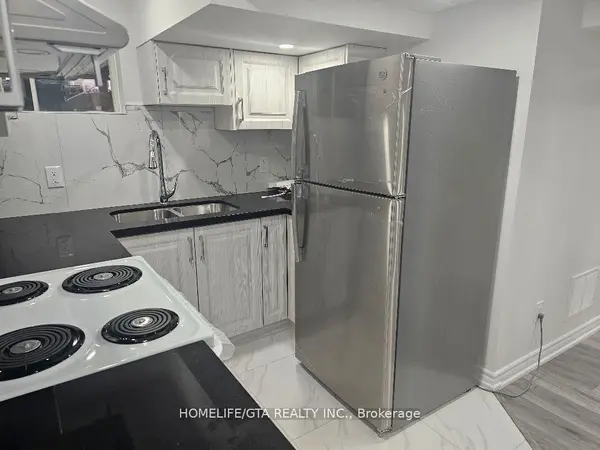 122 Ravenscroft RD #Basement, Ajax, ON L1T 1Y2