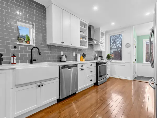 4 Felstead AVE, Toronto E01, ON M4J 1G2