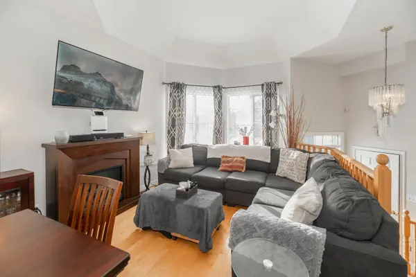 25 Bedell CRES, Whitby, ON L1R 2N8