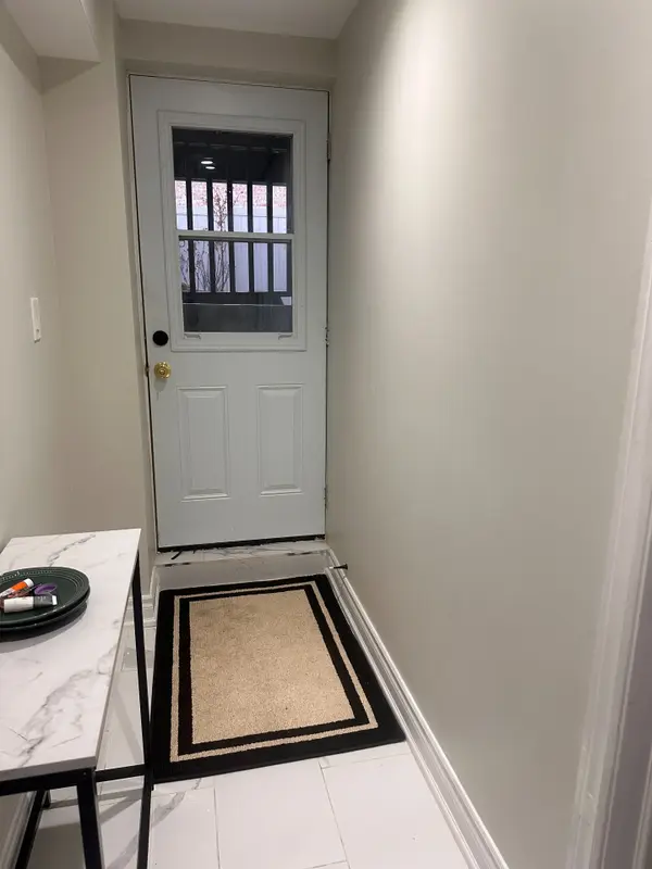 32 Darlet AVE #Bsmt, Ajax, ON L1Z 0G3