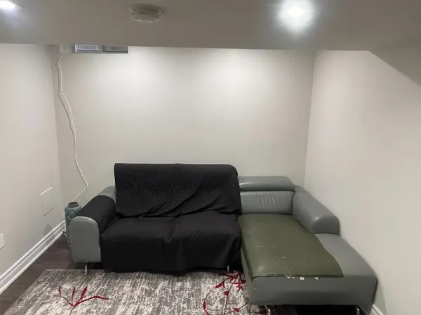 32 Darlet AVE #Bsmt, Ajax, ON L1Z 0G3