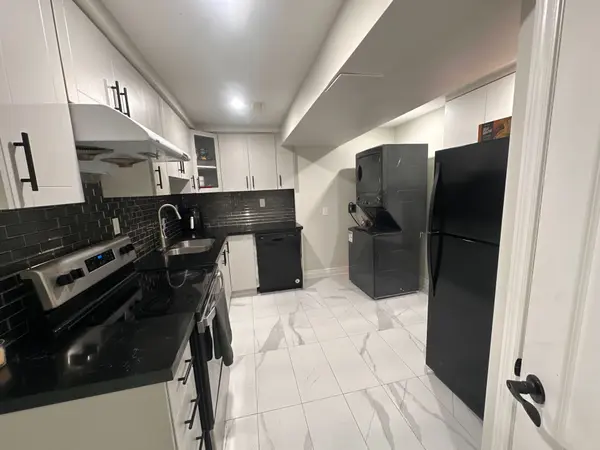 32 Darlet AVE #Bsmt, Ajax, ON L1Z 0G3