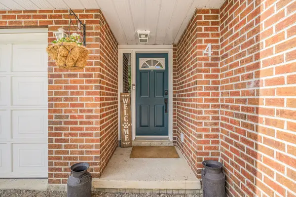 4 Selby ST, Innisfil, ON L0L 1L0