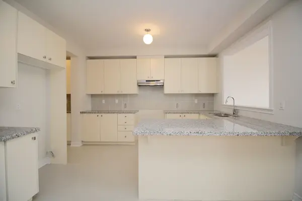 102 Hilts DR #2nd & 3rd, Richmond Hill, ON L4H 0J2