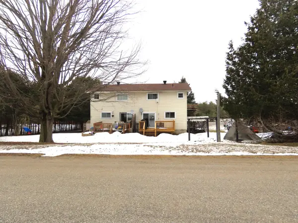 4716 Penetanguishene RD, Springwater, ON L0L 1V0