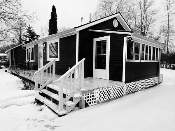 5 Delta DR, Tay, ON L0K 2C0