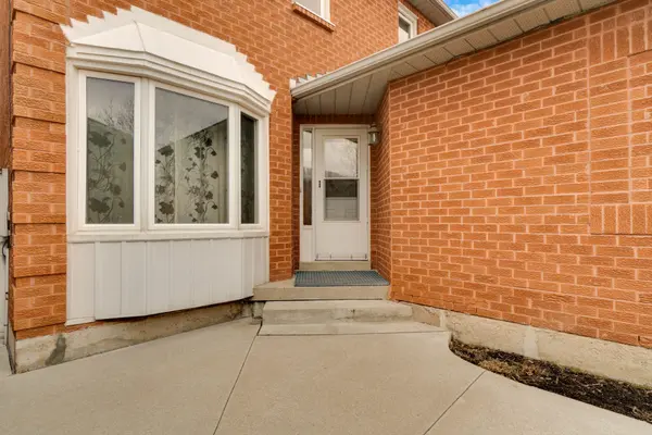 3310 GREENBELT CRES, Mississauga, ON L5N 5X1