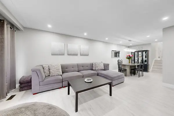 1149 Shadeland DR, Mississauga, ON L5C 1P2