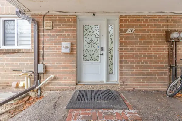 435 Silverstone DR #19, Toronto W10, ON M9V 3K7