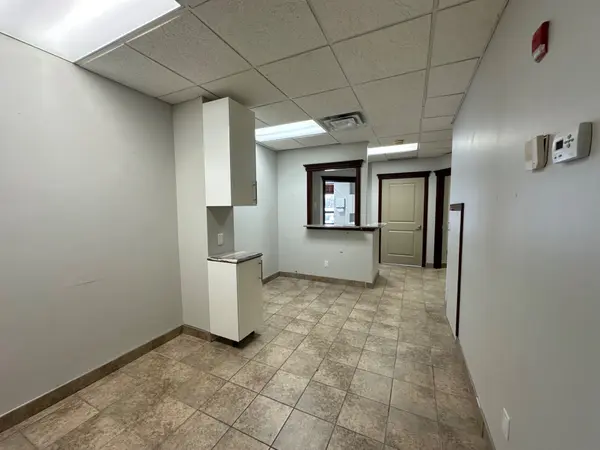 820 McConnell AVE #108, Cornwall, ON K6H 4M4