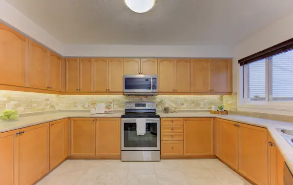 819 Grand Banks DR, Waterloo, ON N2K 4N2