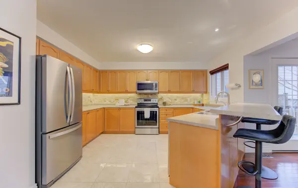 819 Grand Banks DR, Waterloo, ON N2K 4N2