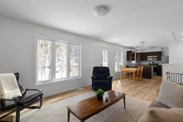 1040 Arthur Schulz RD, Gravenhurst, ON P0E 1G0