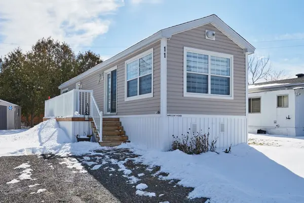 11 Bonner ST, Bells Corners And South To Fallowfield, ON K2H 7S9