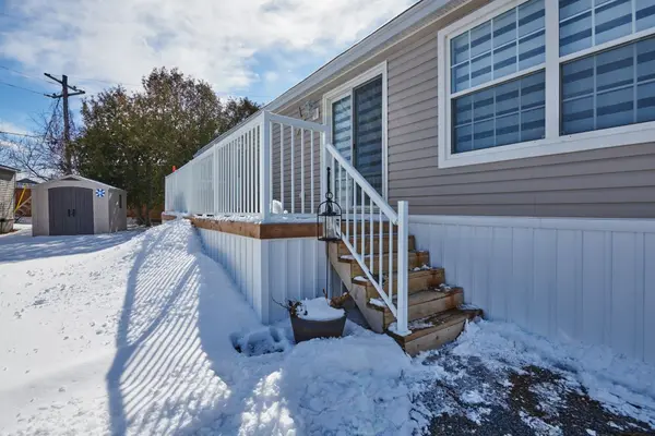 11 Bonner ST, Bells Corners And South To Fallowfield, ON K2H 7S9