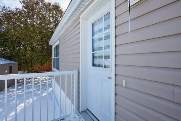 11 Bonner ST, Bells Corners And South To Fallowfield, ON K2H 7S9