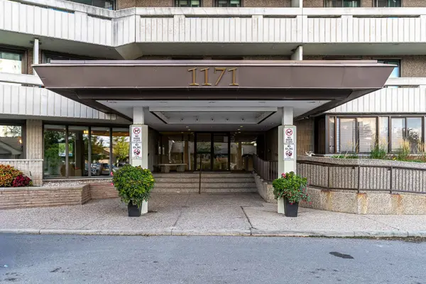 1171 Ambleside DR #606, Woodroffe, ON K2B 8E1