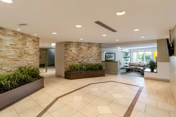 1171 Ambleside DR #606, Woodroffe, ON K2B 8E1