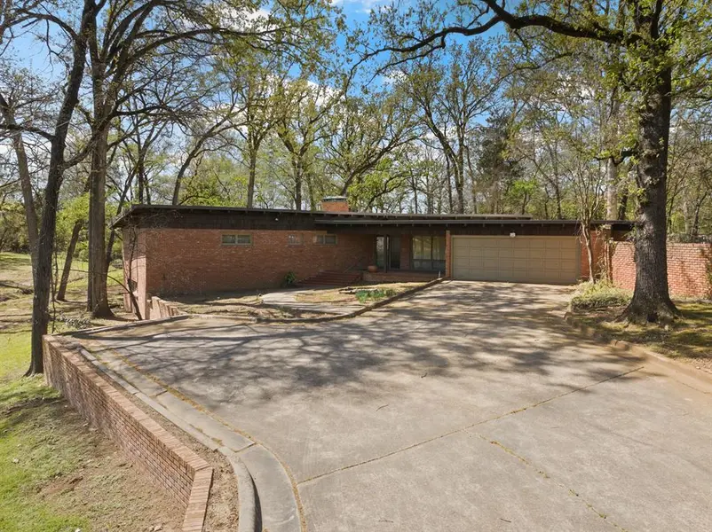 101 Bluebird Street, Mount Pleasant, TX 75455