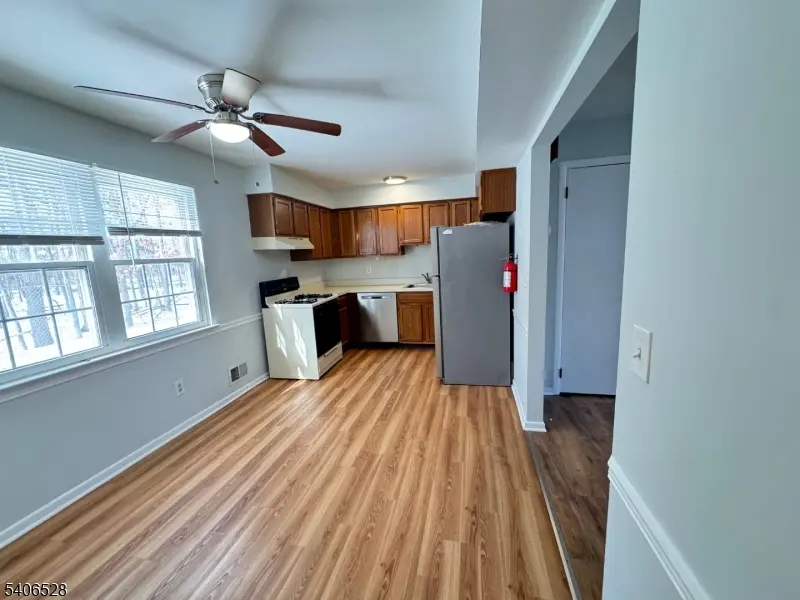 15C Hanover Sq #C, Middlesex Boro, NJ 08846