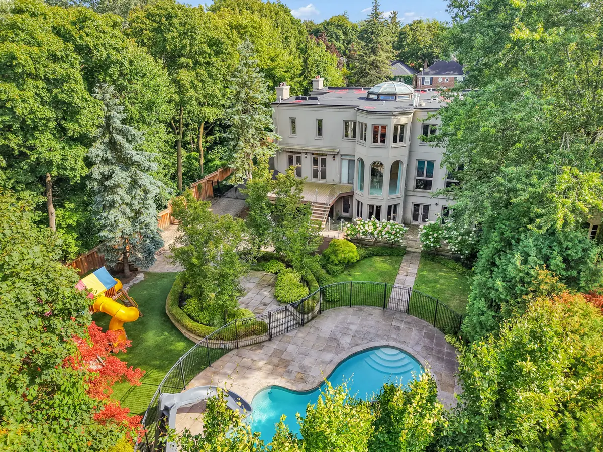 113 Coldstream AVE, Toronto C04, ON M5N 1X7