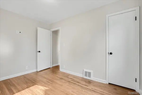 908 Bauman AVE, Royal Oak, MI 48073