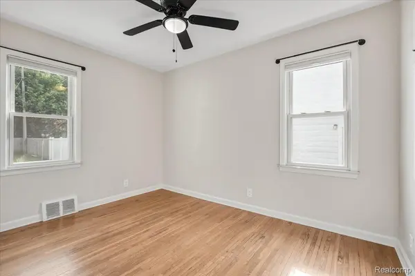 908 Bauman AVE, Royal Oak, MI 48073