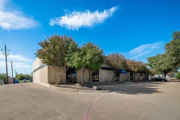 400 E Centre Park Boulevard #101, Desoto, TX 75115