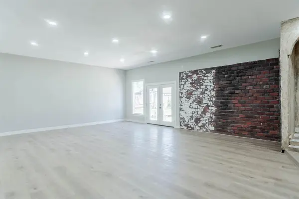 3109 Roberts Cut Off Road, Lake Worth, TX 76114