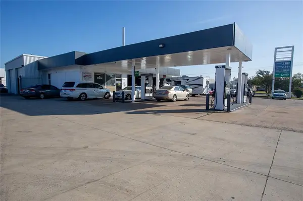 6705 Meadowbrook Drive, Fort Worth, TX 76112