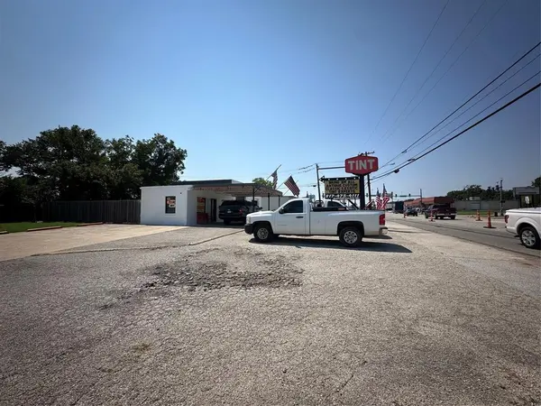 117 W Bedford Euless Road, Hurst, TX 76053