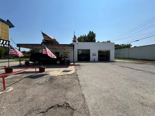 117 W Bedford Euless Road, Hurst, TX 76053