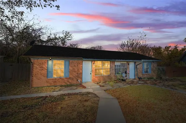 216 Pine Meadow Drive,  Kennedale,  TX 76060