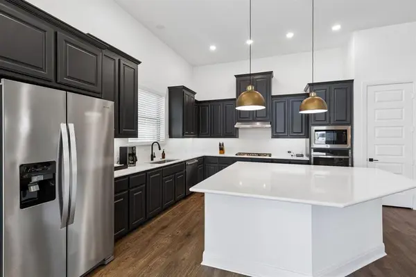 6221 Escarpment Drive, Fort Worth, TX 76112