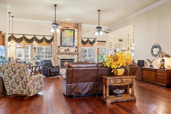 7711 Ravenswood Road, Granbury, TX 76049