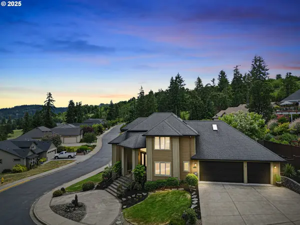 1155 HOLLY AVE, Cottage Grove, OR 97424