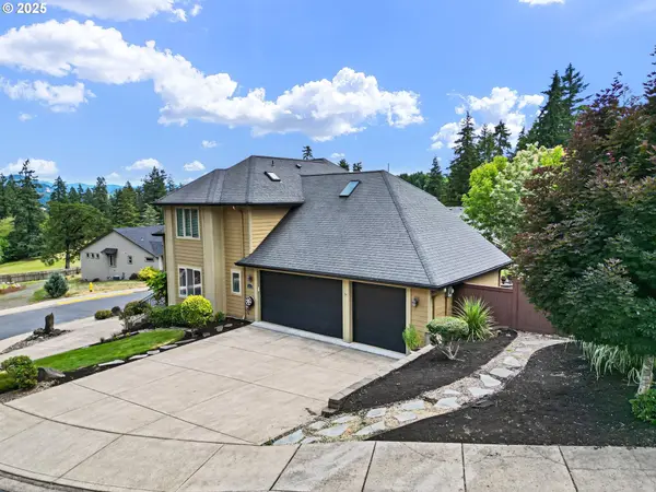 1155 HOLLY AVE, Cottage Grove, OR 97424