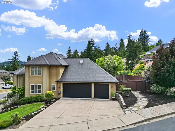 1155 HOLLY AVE, Cottage Grove, OR 97424