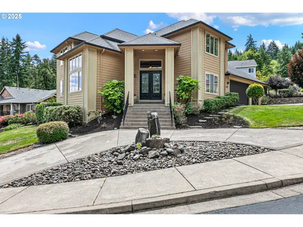 1155 HOLLY AVE, Cottage Grove, OR 97424