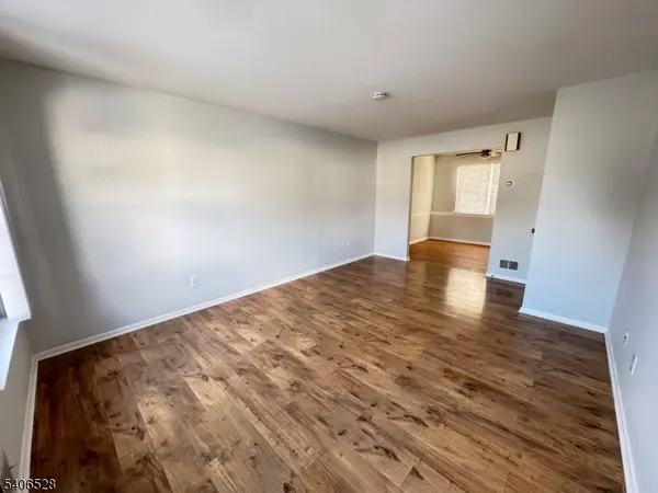 15C Hanover Sq #C, Middlesex Boro, NJ 08846