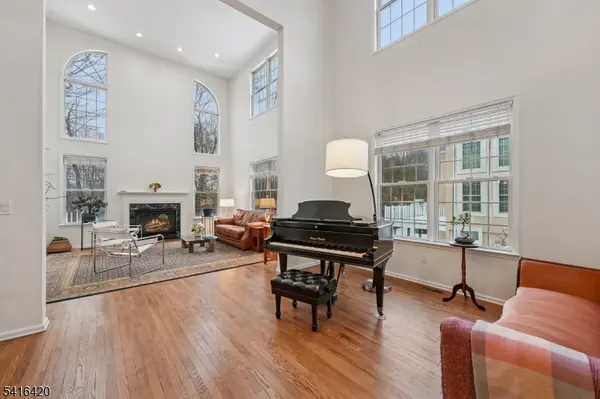 6 Brown Ct, Chester Twp., NJ 07930