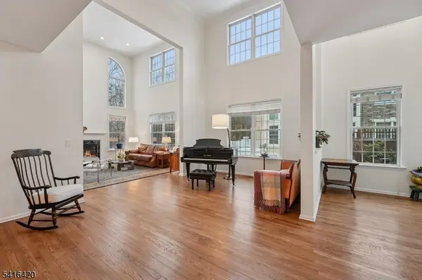 6 Brown Ct, Chester Twp., NJ 07930