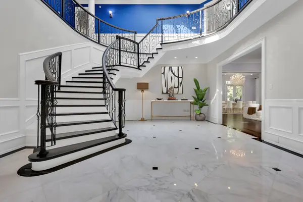 113 Coldstream AVE, Toronto C04, ON M5N 1X7