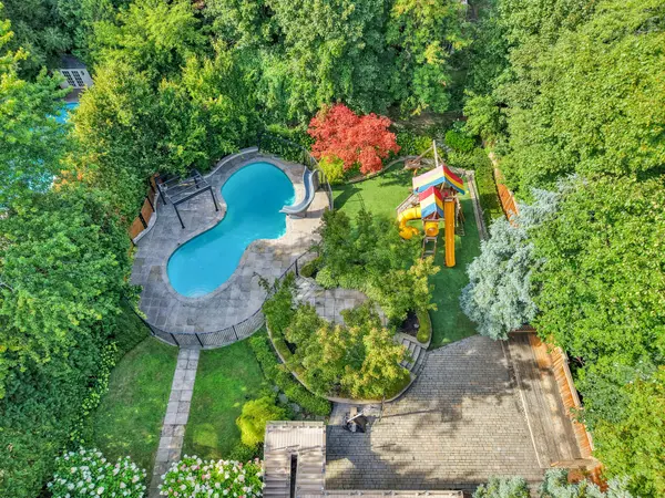 113 Coldstream AVE, Toronto C04, ON M5N 1X7