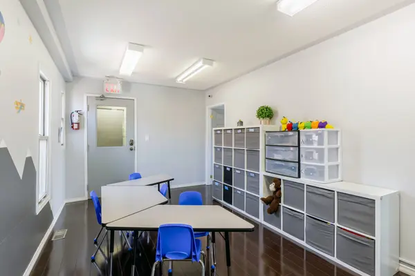 32 Elgin ST E, Oshawa, ON L1G 1T1