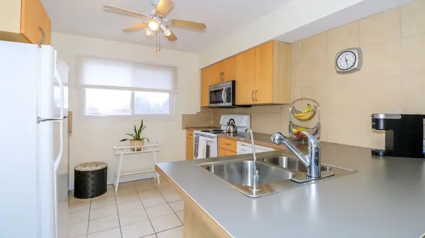 52 Adelade ST #23, Barrie, ON L4N 3T5