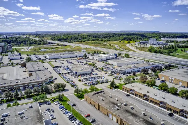 785 Pacific RD #10, Oakville, ON L6L 6M3