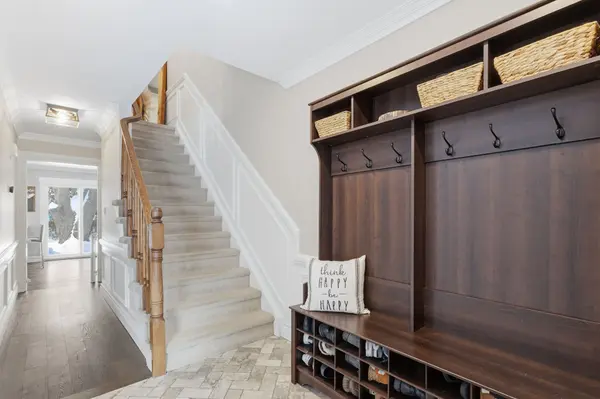 946 Nora DR, Burlington, ON L7T 3E8