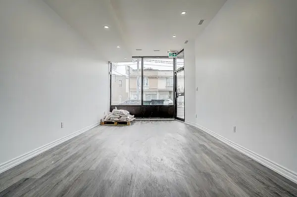 1015 Weston RD, Toronto W04, ON M6N 3R9